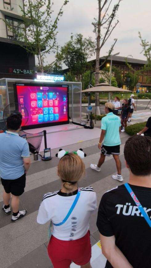 一种智能球类租借柜(图1)