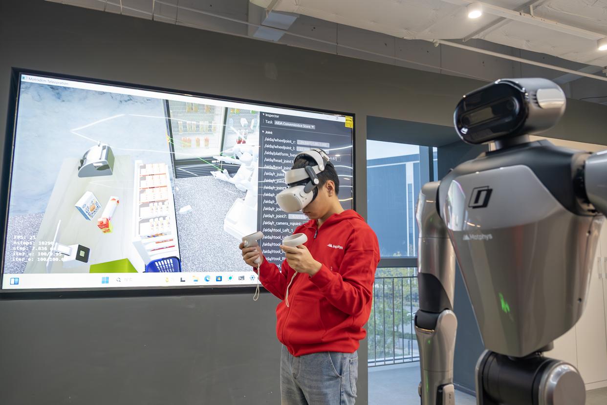 投资者提问：请问董秘根据洛图科技统计影石创新在全景相机和运动相机市场份额(图1)